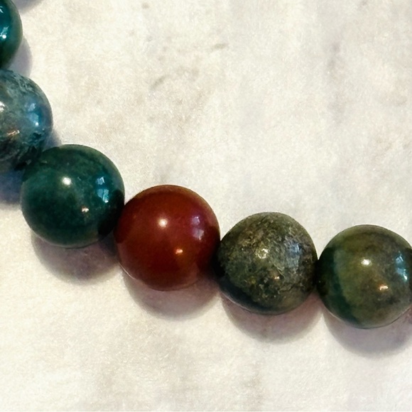Natural Stone Beaded Stretch Bracelet Green Red - Picture 2 of 3